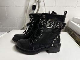 Coole, schwarze Lederstiefel mit Schnallen, Gr. 37