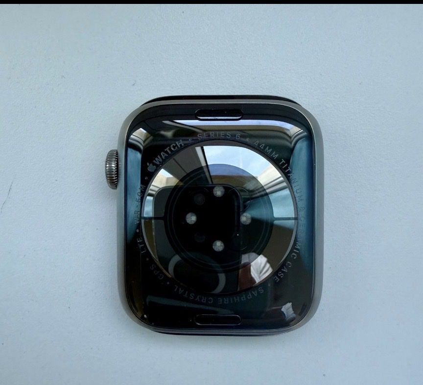 Apple Smartwatch: Apple Watch S6 44mm Titane Cellular 96% – Gebraucht aus YVERDON-LES-BAINS von Lazuli 3