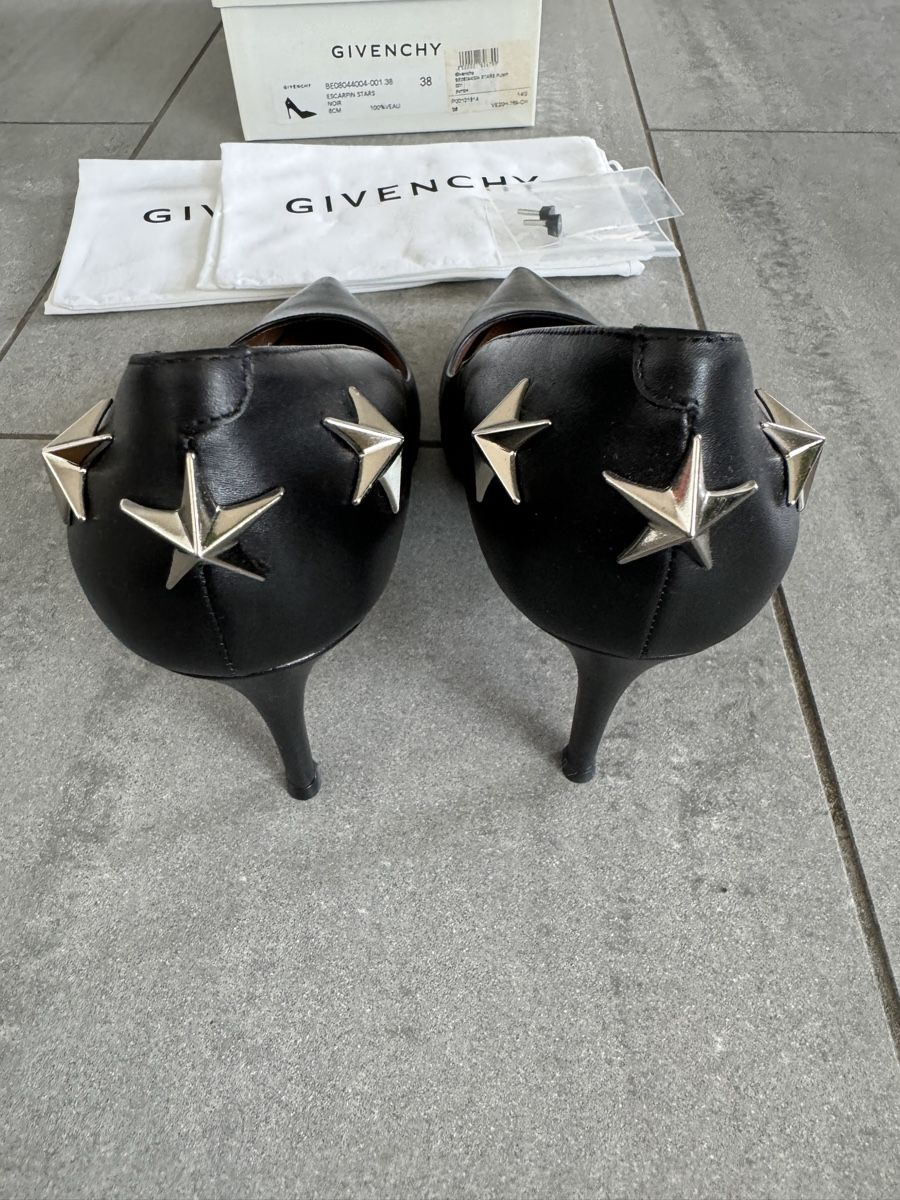 Givenchy Scarpe da donna: Givenchy Star Studded Pumps - schwarz – Nuovo (secondo la descrizione) da Küsnacht ZH venduto da jeli9 1