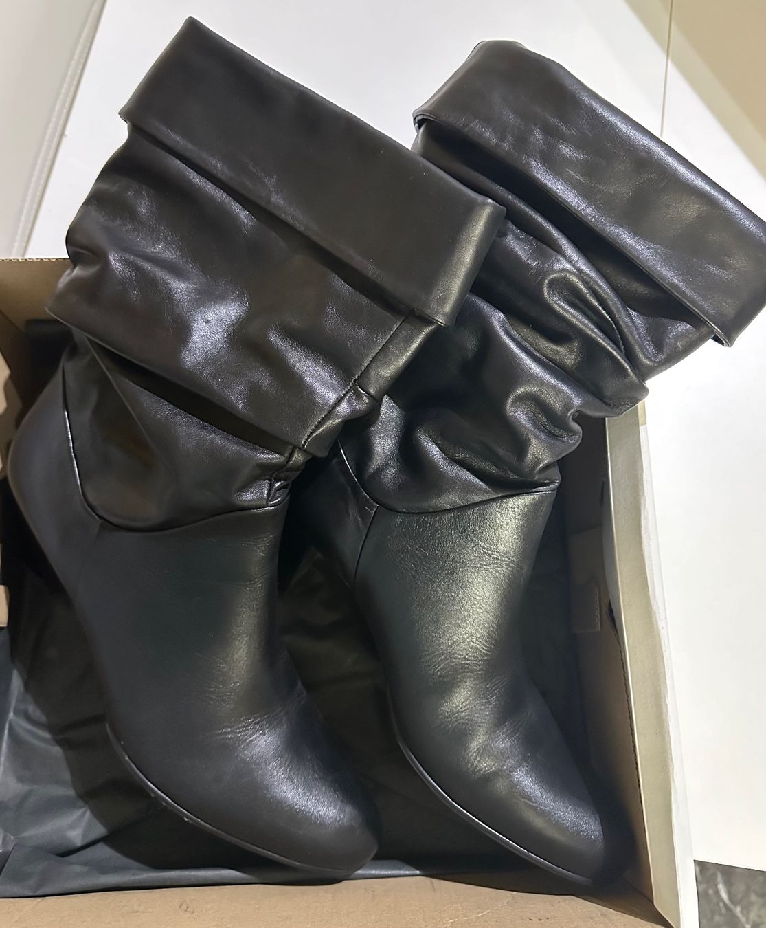 Scarpe da donna: Bottines noires p.39 mi mollet – Usato da Sion venduto da DayJenn