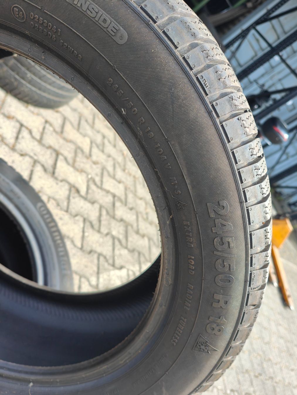 Continental Pneumatici & Ruote complete: Winterreifen 245/50 R18 – Usato da Oberengstringen venduto da Reifen-Lagerverkauf 4