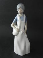 Figur * Mädchen mit Tasche * CASADES Spanien