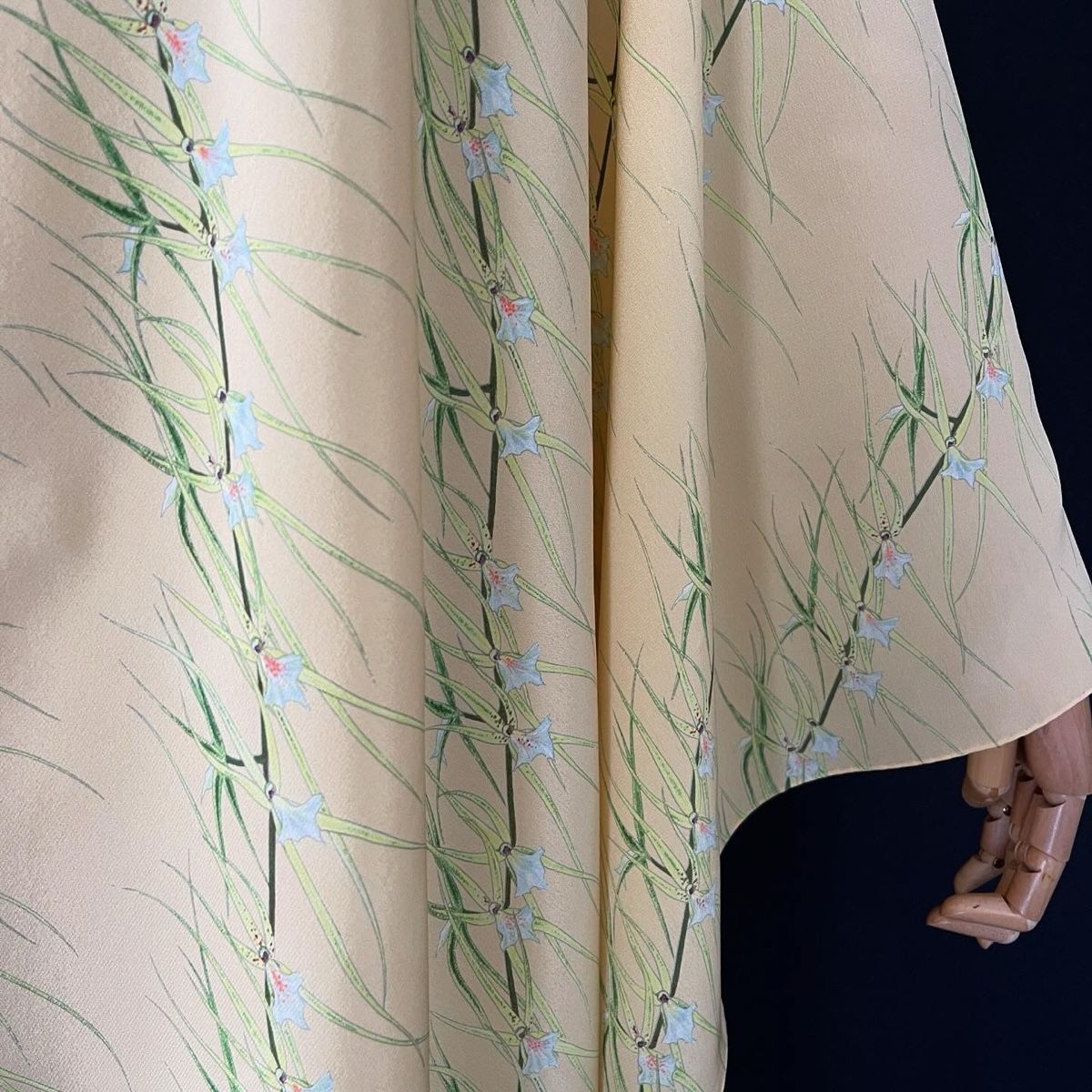 Fabric Frontline Foulard & Sciarpe: FABRIC FRONTLINE Silk Scarf – Nuovo (secondo la descrizione) da Emmen venduto da Avviivva_Com2023 1