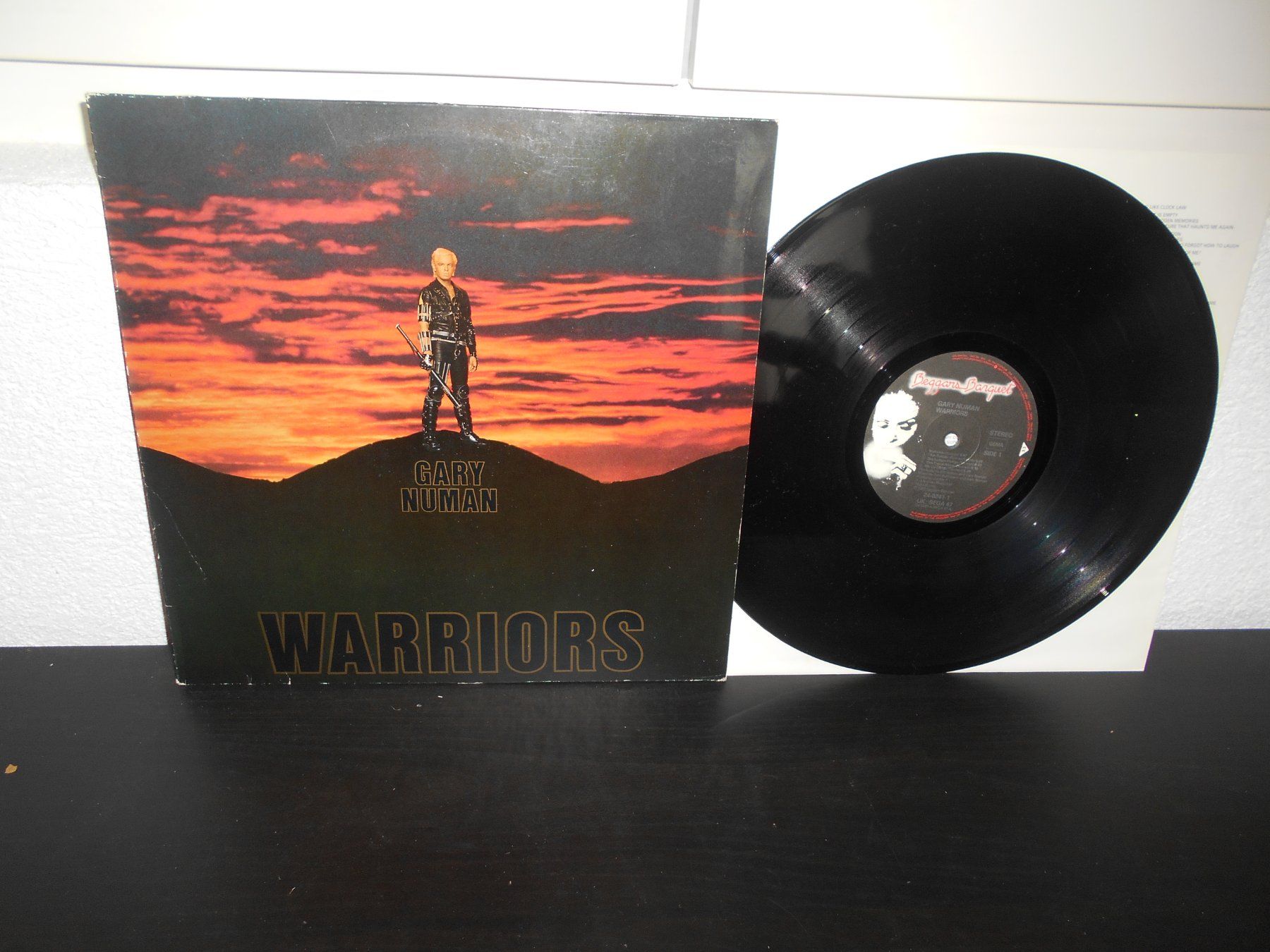 Dischi in vinile: Gary Numan – Warriors / 1983 – Usato da Aarberg venduto da witchhunter01