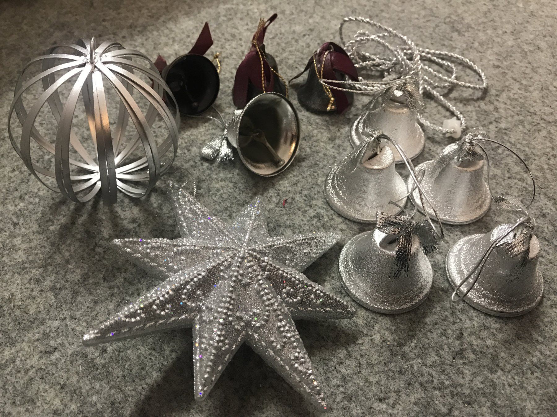 Tutte le decorazioni: Weihnachtsdeko Glocken, Stern, Kugel – Usato da Guntershausen venduto da Gloominati