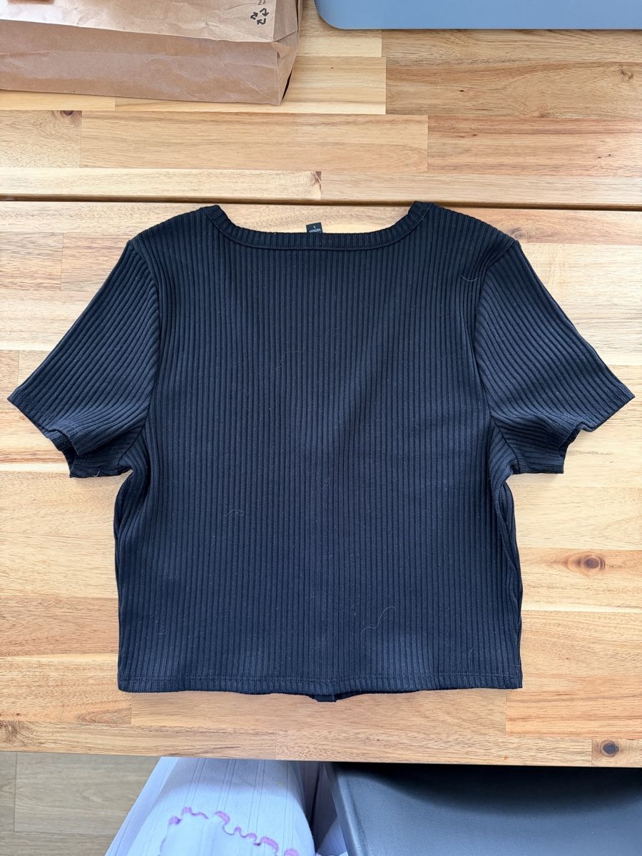 Guess Top: Guess Crop Top Tshirt, Grösse L – Usato da Muolen venduto da ginmelz 2