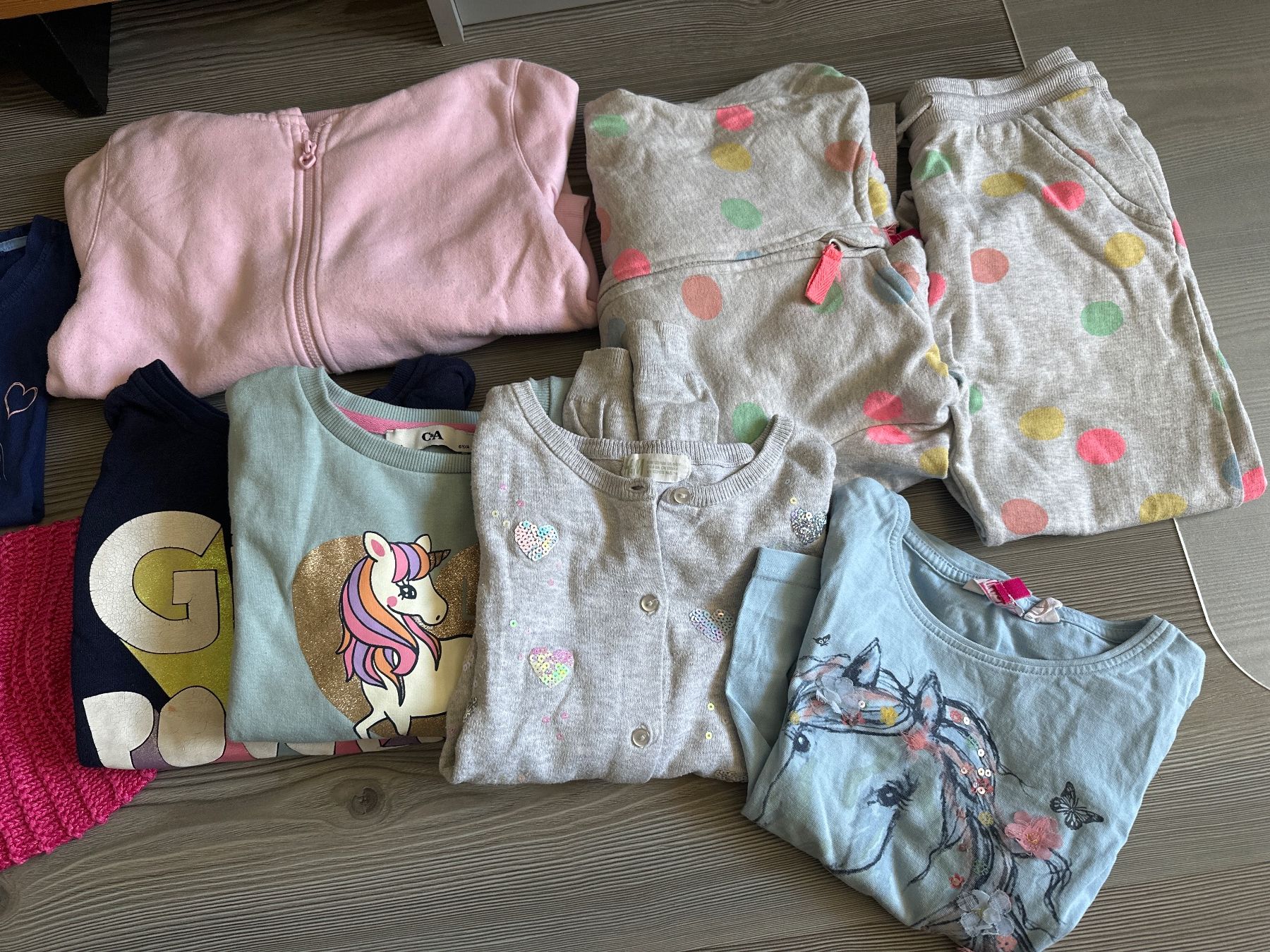 Lotti & Set di vestiti: Kleiderpaket Mädchen Herbst/Winter Grösse 122 – Usato da Gampelen venduto da Sahe 2