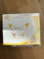 EN Pokemon Elite Trainer Box 30th & Poster Celebration neu