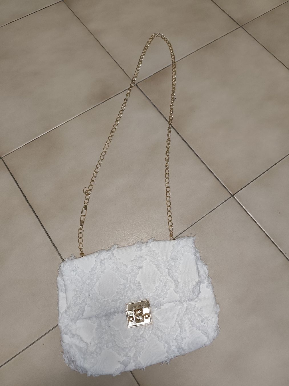 Sonstige Kleidung & Accessoires: Tracolla bianca con catena – Gebraucht aus Coldrerio von ivi_g8gb