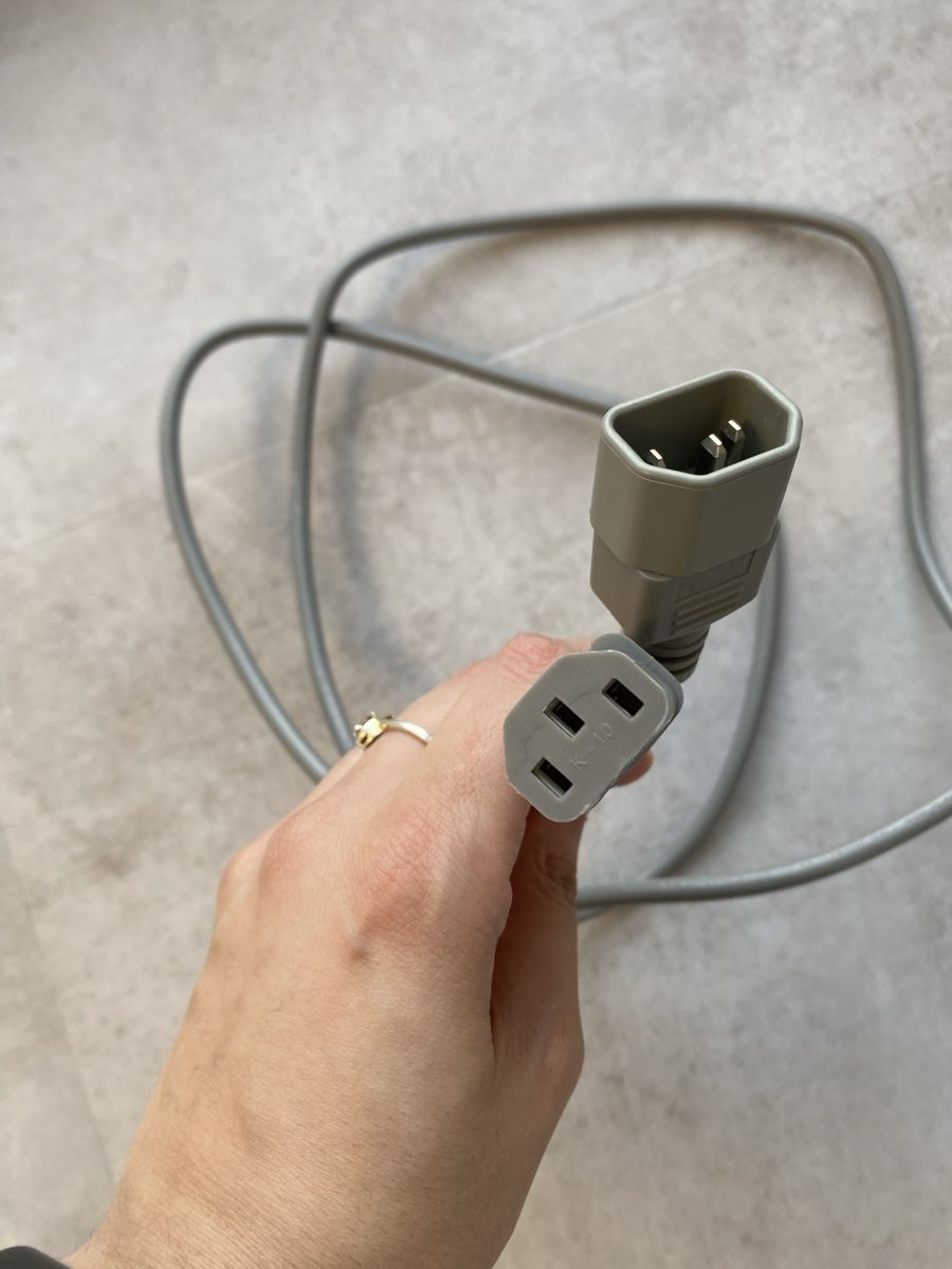Cavi: Well Shin C13 auf C14 Kabel – Usato da Rüschlikon venduto da christin500