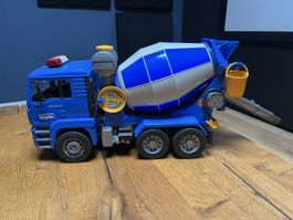 Vier Bruder Fahrzeuge