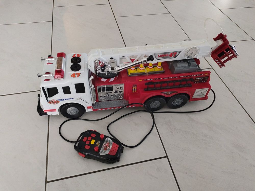  Feuerwehrauto gross mit Fernbedienung (Gebraucht) in Buchs LU für CHF Bildidee 