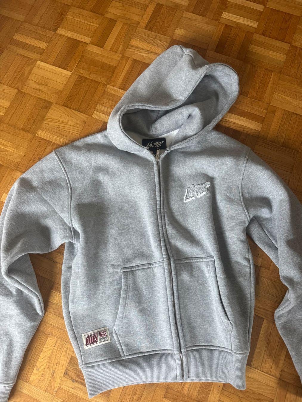 Maglioni & Felpe: Nofs Zipper in grau – Nuovo (secondo la descrizione) da Zürich venduto da Chatzensteig 1