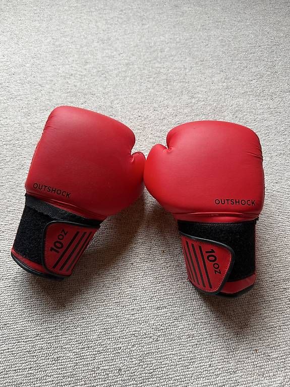 Guanti & manicotti: Outshock Boxing Handschuhe 10oz  – Usato da Davos Glaris venduto da noa_59j8