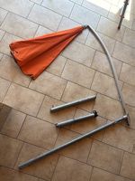 Sonnenschirm mit passendem Metallgestell