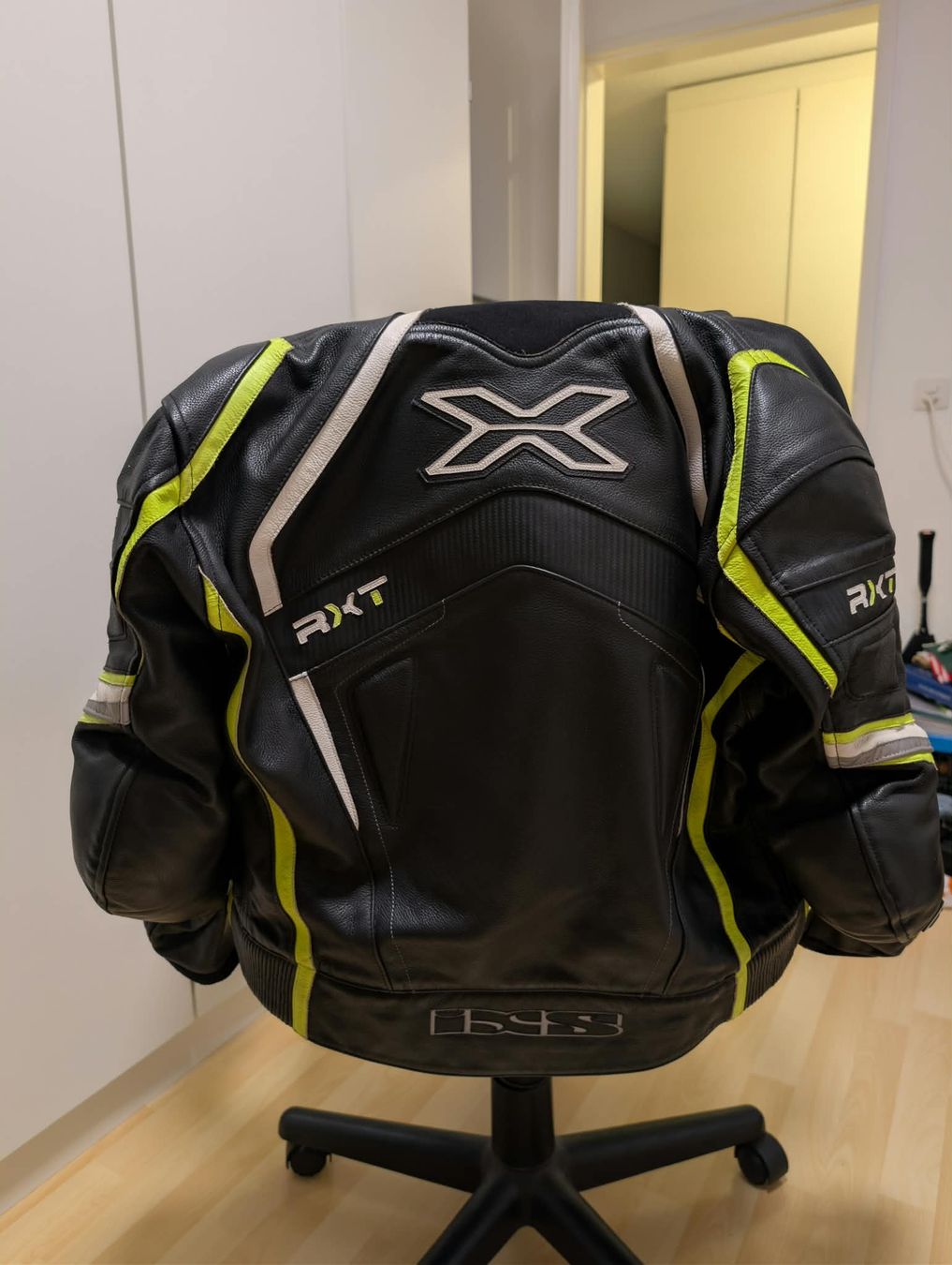 IXS Costumes, combinaisons de sport et fonctionnelles: Lederkombi 2-teilig Gr. 52 ixs – D'occasion à Steinhausen par Rainbowchlee 2