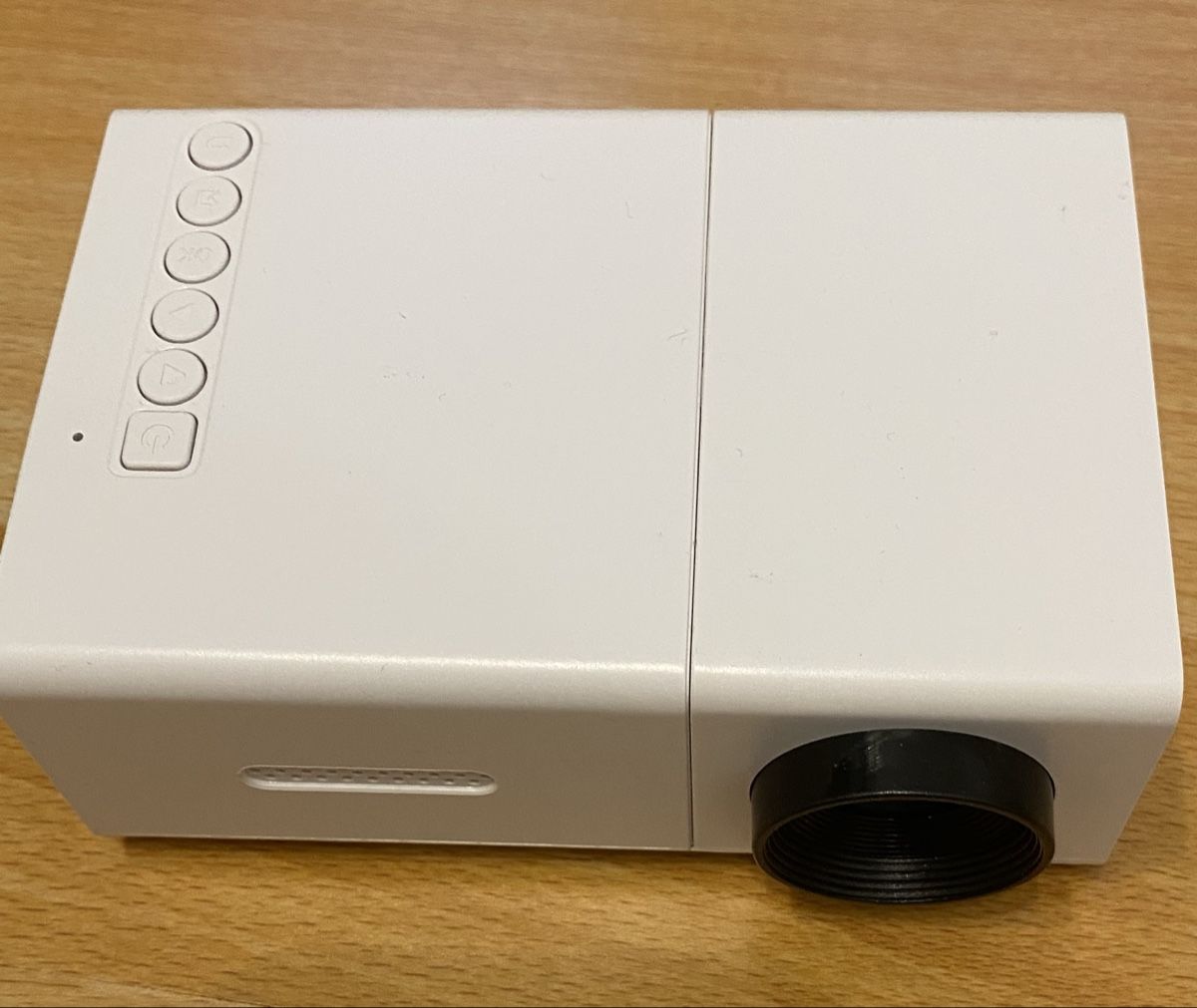 Mini-Beamer / Projektor weiss – mit Fernbedienung und Leinwa (Neu ...
