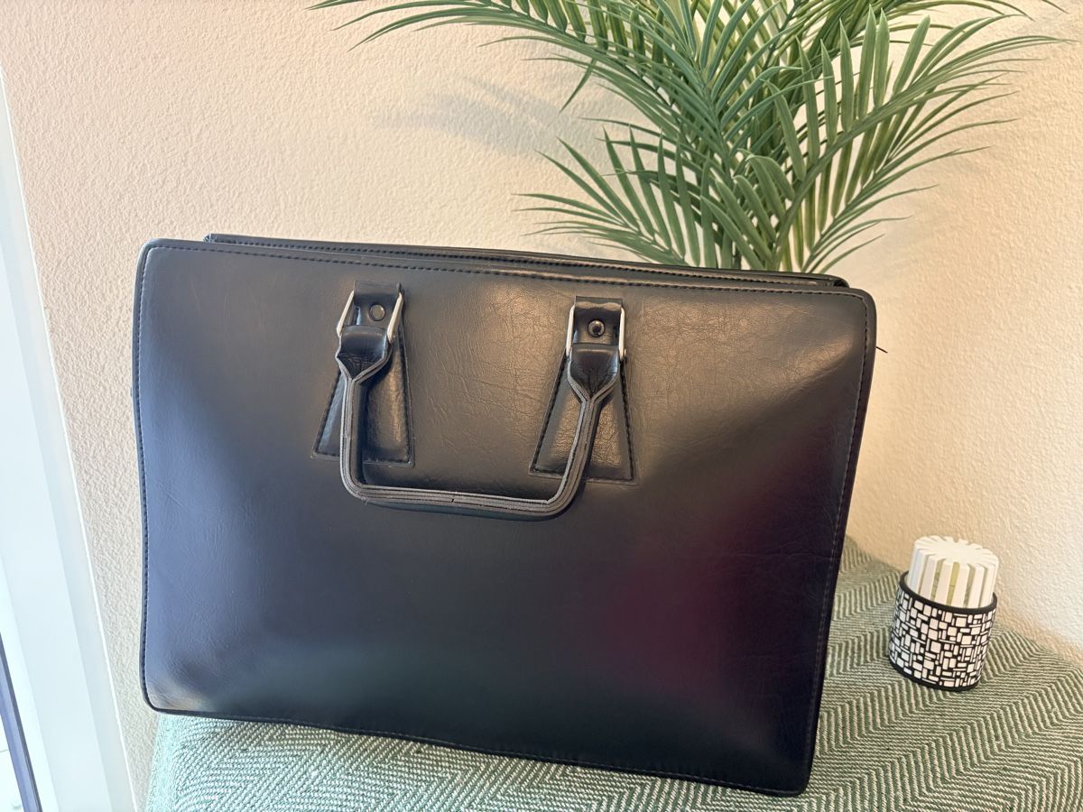 Borse: Elegante schwarze Business-/Laptoptasche – Usato da Kriens venduto da Waqas.naseer 2