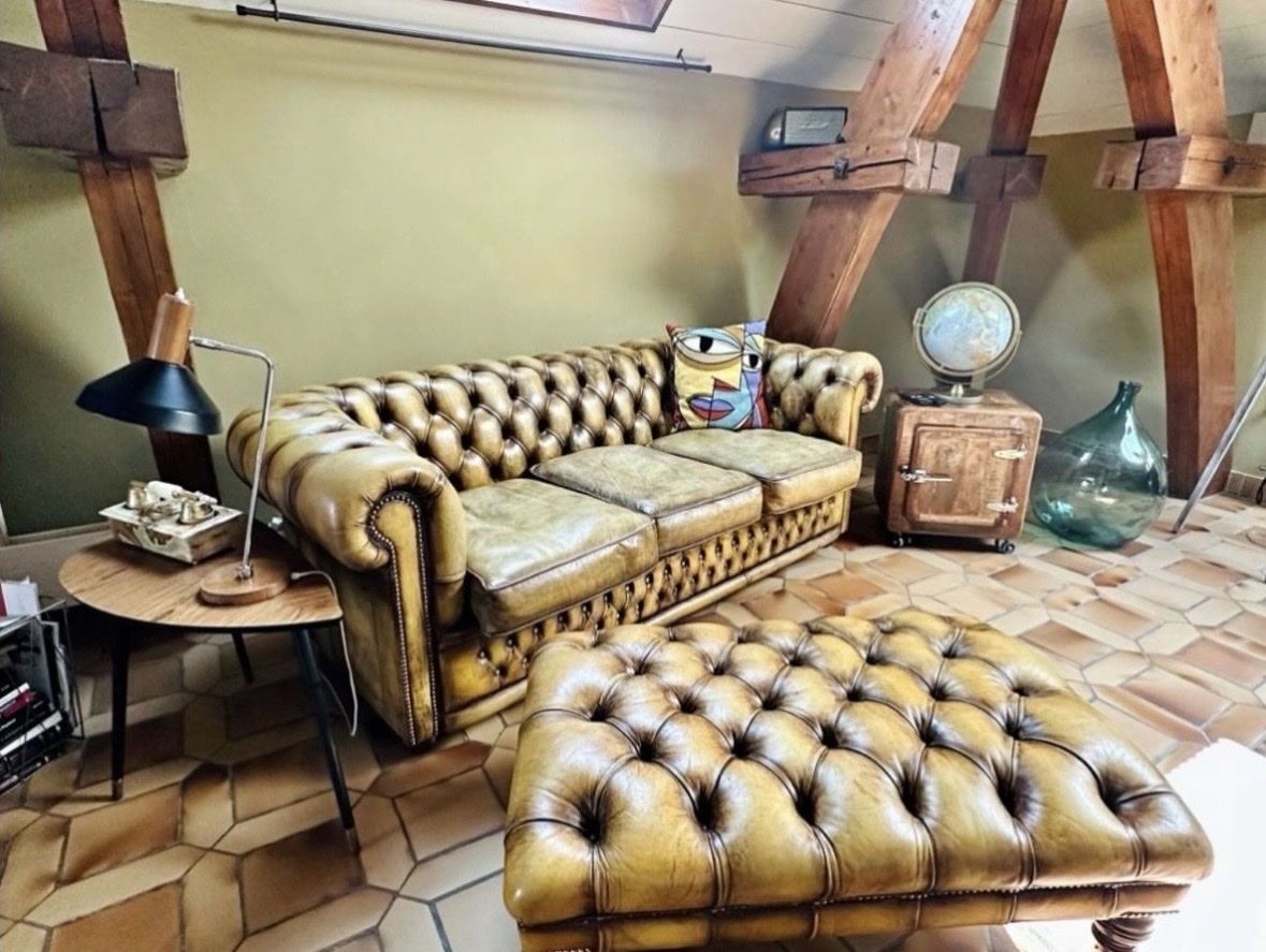 Stühle: Chesterfield  Leather poof – Gebraucht aus Vevey von ledidream