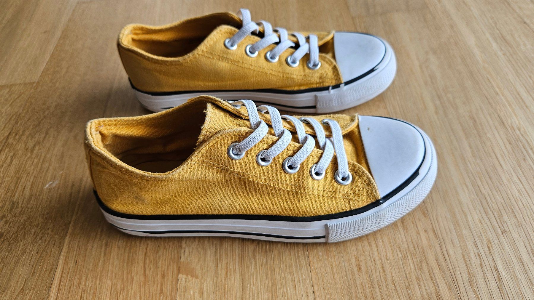 Scarpe per ragazzi: Sneaker 31 Gelb – Usato da Gossau SG venduto da dolores_x 1
