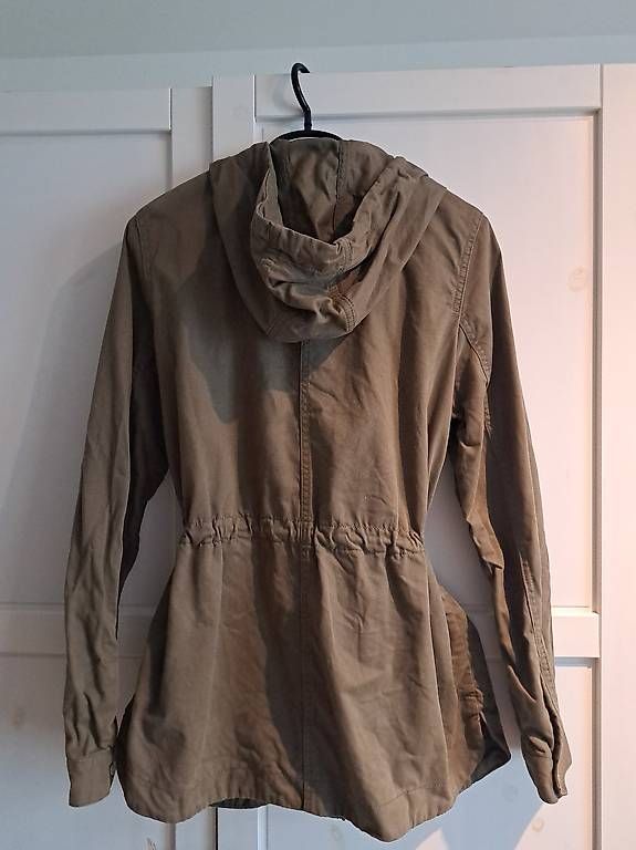 H&M Vestes: Dünne olivefarbene Jacke in Grösse S – D'occasion à Schmerikon par Nicole0120 1