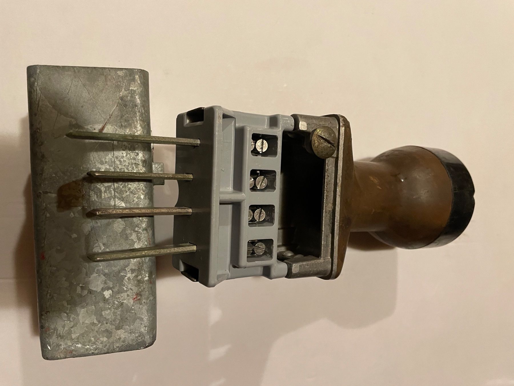 Spine: J25/4 Pol Stecker 25 A CMC – Usato da Huttwil venduto da Bolpa 4