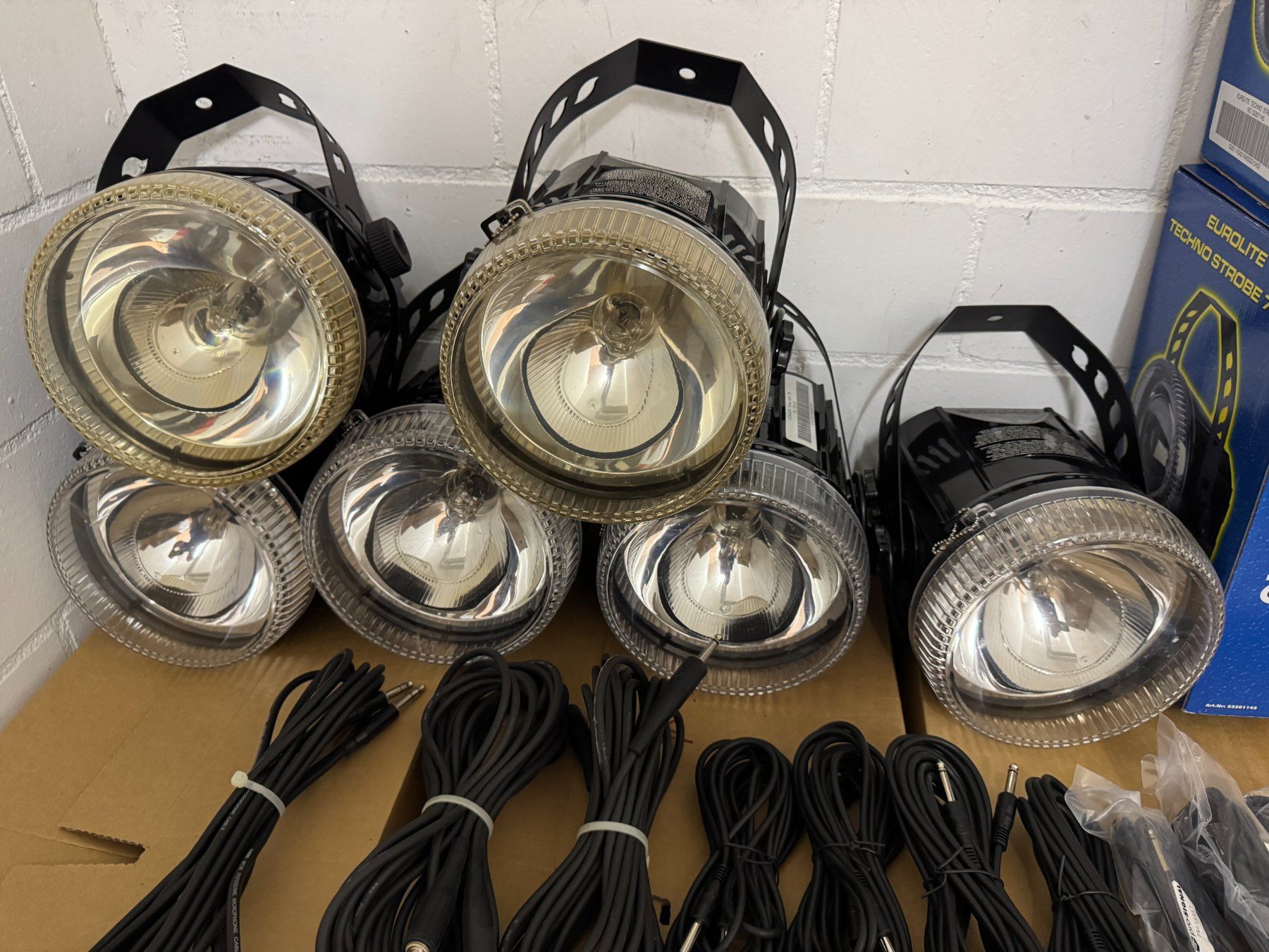 Lampade: EUROLITE Techno Srobe 750 Stroboskop-Set +Steuerung – Usato da Unterkulm venduto da mdd_designs 1
