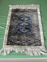 Teppich mit Fransen blau gemustert  guter Zustand(I8)