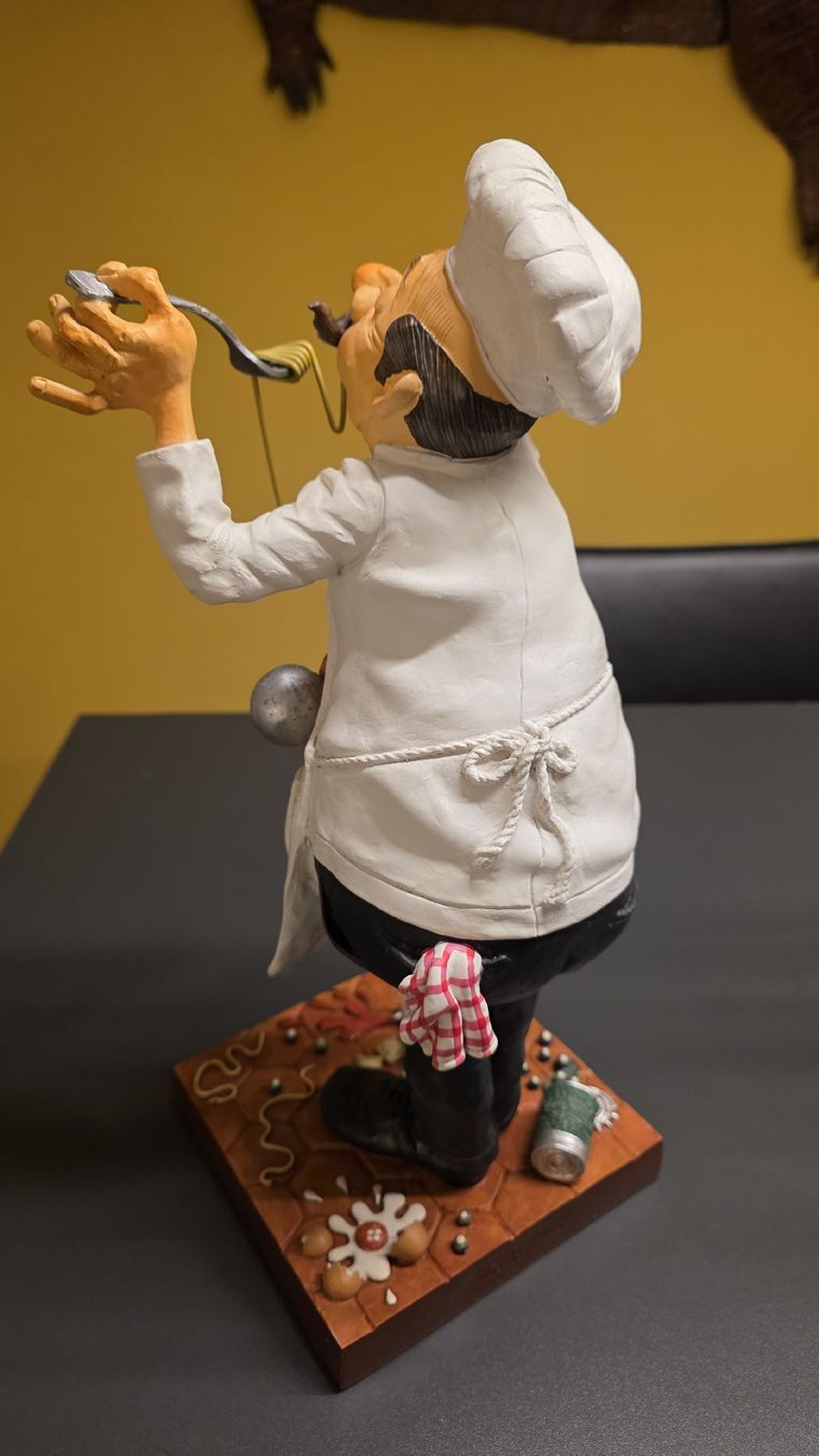 Statuette: Statuetta Scultura G.Forchino " Master Chef" – Usato da Gordola venduto da navibeat 2