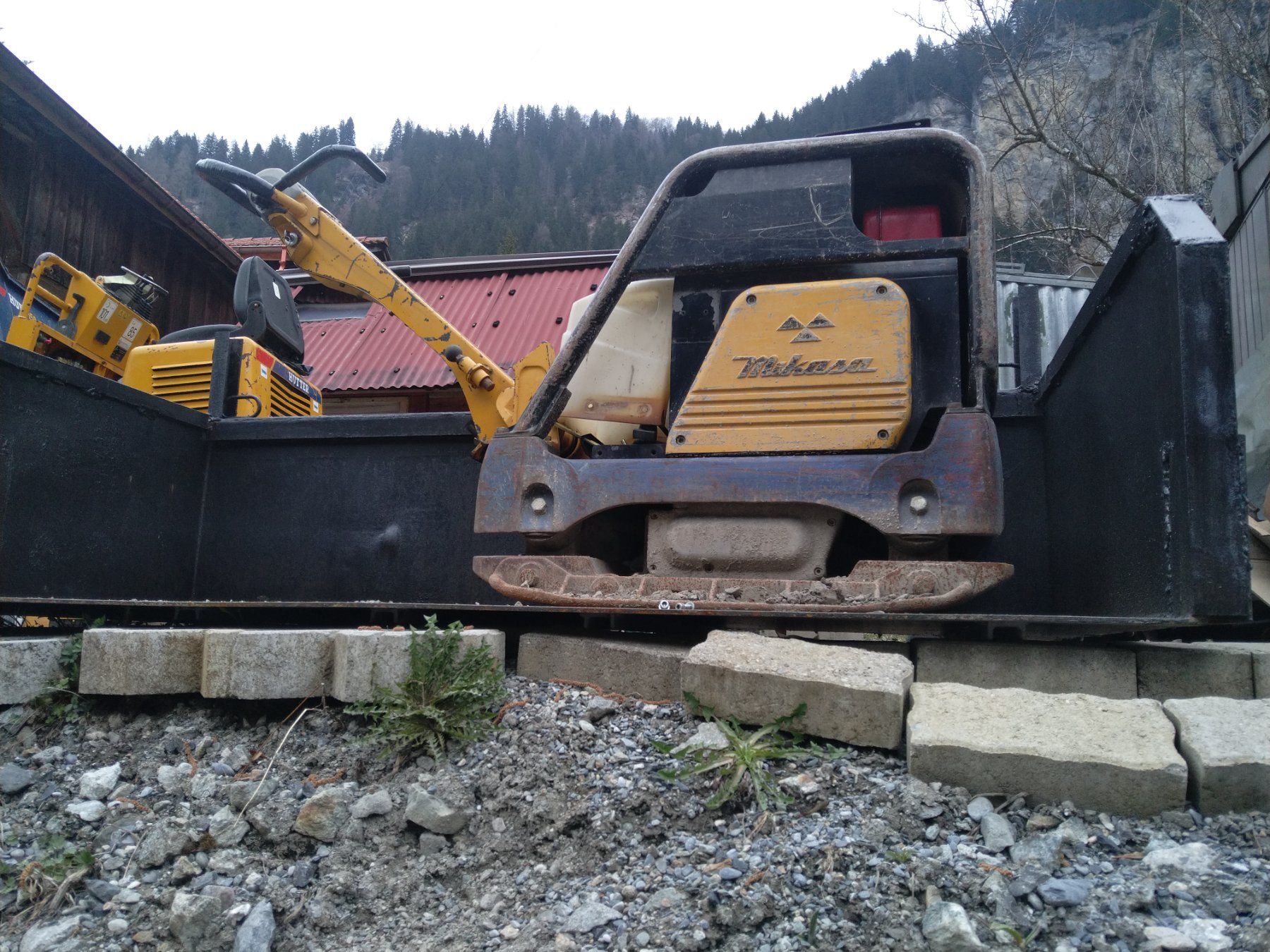 Hutter Tutte le macchine: Vibroplatte Hutter Micasa – Usato da Lauterbrunnen venduto da stasim95