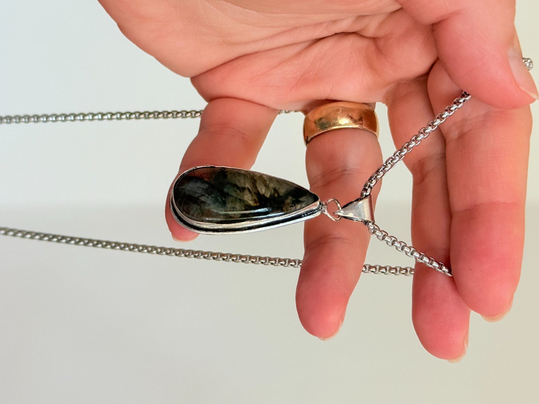 Colliers: Labradorite necklace – Neuf avec emballage d'origine à Genève par AGBERG 2