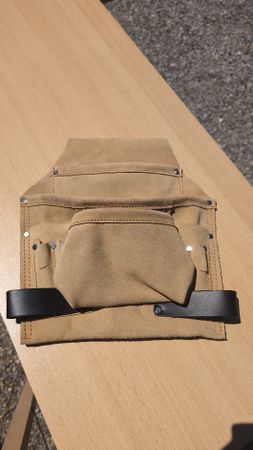 Neue Werkzeugtasche aus Leder, ideal für den Handwerker!