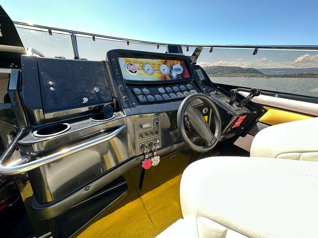 Scarab Bateaux: WELLCRAFT SCARAB 34 2X 500 PS – D'occasion à Avenches par BOOTTRANSPORTE 2