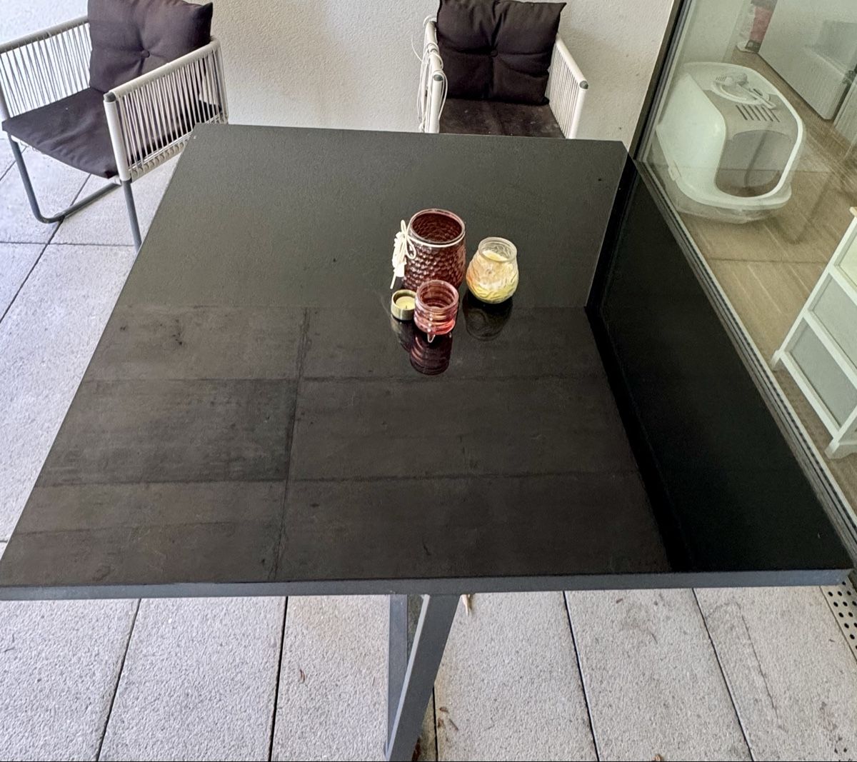 Tavoli: Glass Top Black Outdoor Table – Usato da Jona venduto da amy_pjw 3