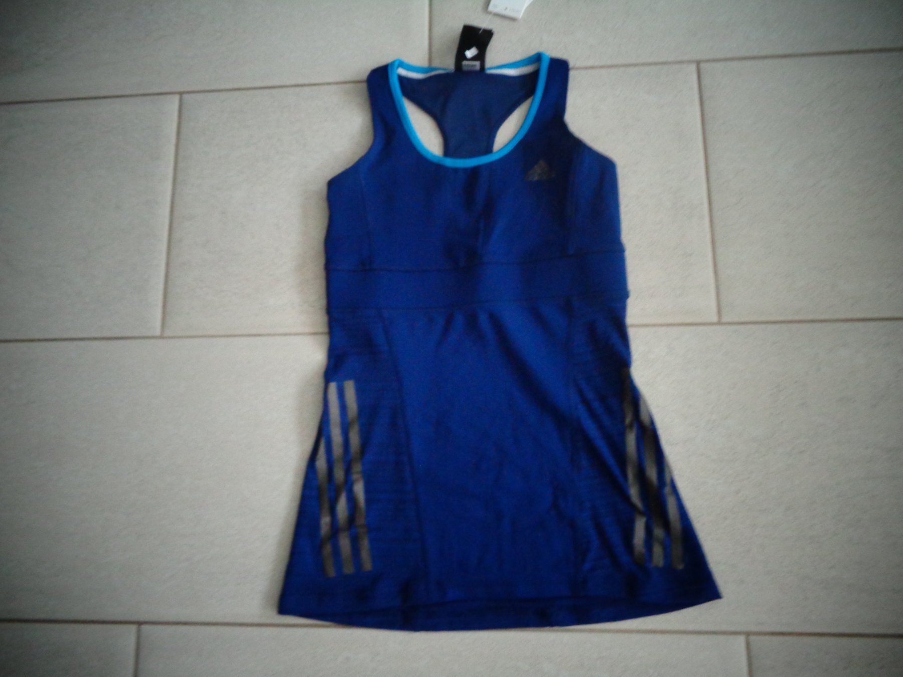 Adidas Top: ADIDAS  TOP  GR.XS NEU – Nuovo (secondo la descrizione) da Rotkreuz venduto da Samballi