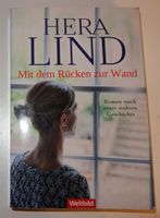 MIT DEM RÜCKEN ZUR WAND  -  Roman von Hera Lind