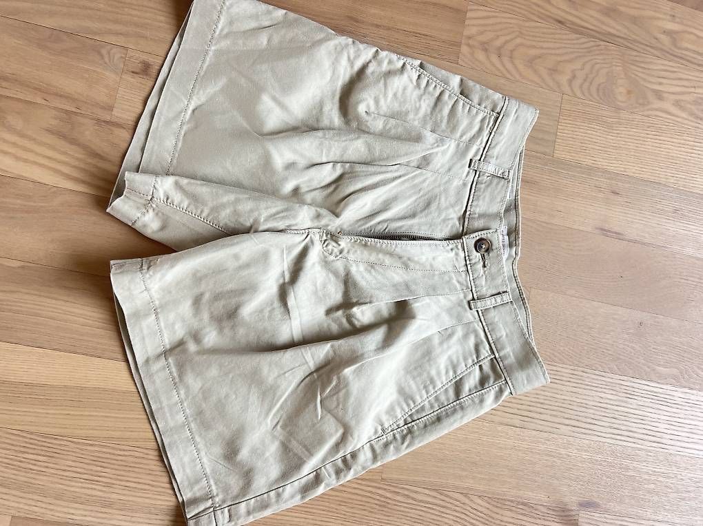 Levi's Pantaloni: Levis Hose / Shorts – Usato da Luzern venduto da Lina_Lu 3