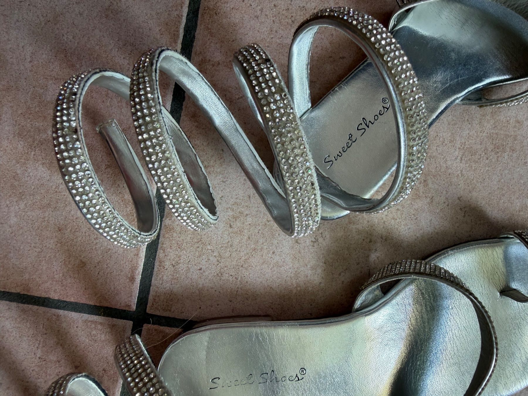 Scarpe da donna: Strass Römer Sandalen echt geil  37 – Usato da Melide venduto da fashiono5 1