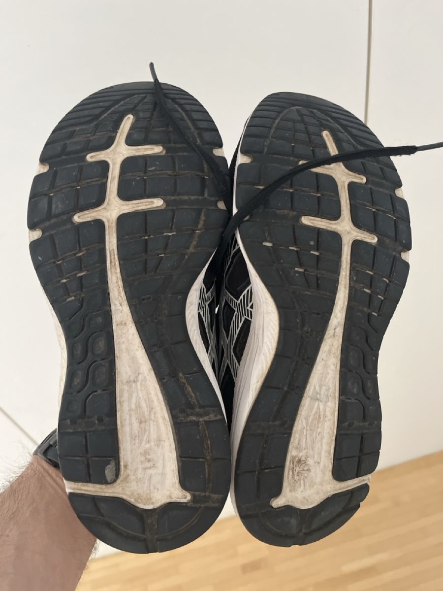Asics Schuhe für Jungen: Asics Kinder Laufschuhe schwarz Groesse 36 – Gebraucht aus Küsnacht ZH von imaxc 1