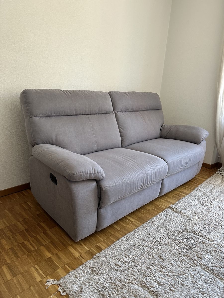 Conforama Sofas: Sofa mit Liegefunktion – Neuf (Voir description) à Zürich par and_9qtk 1