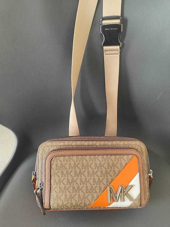 Borse da donna: Sac banane Mickael Kors – Usato da Bercher venduto da TBarra