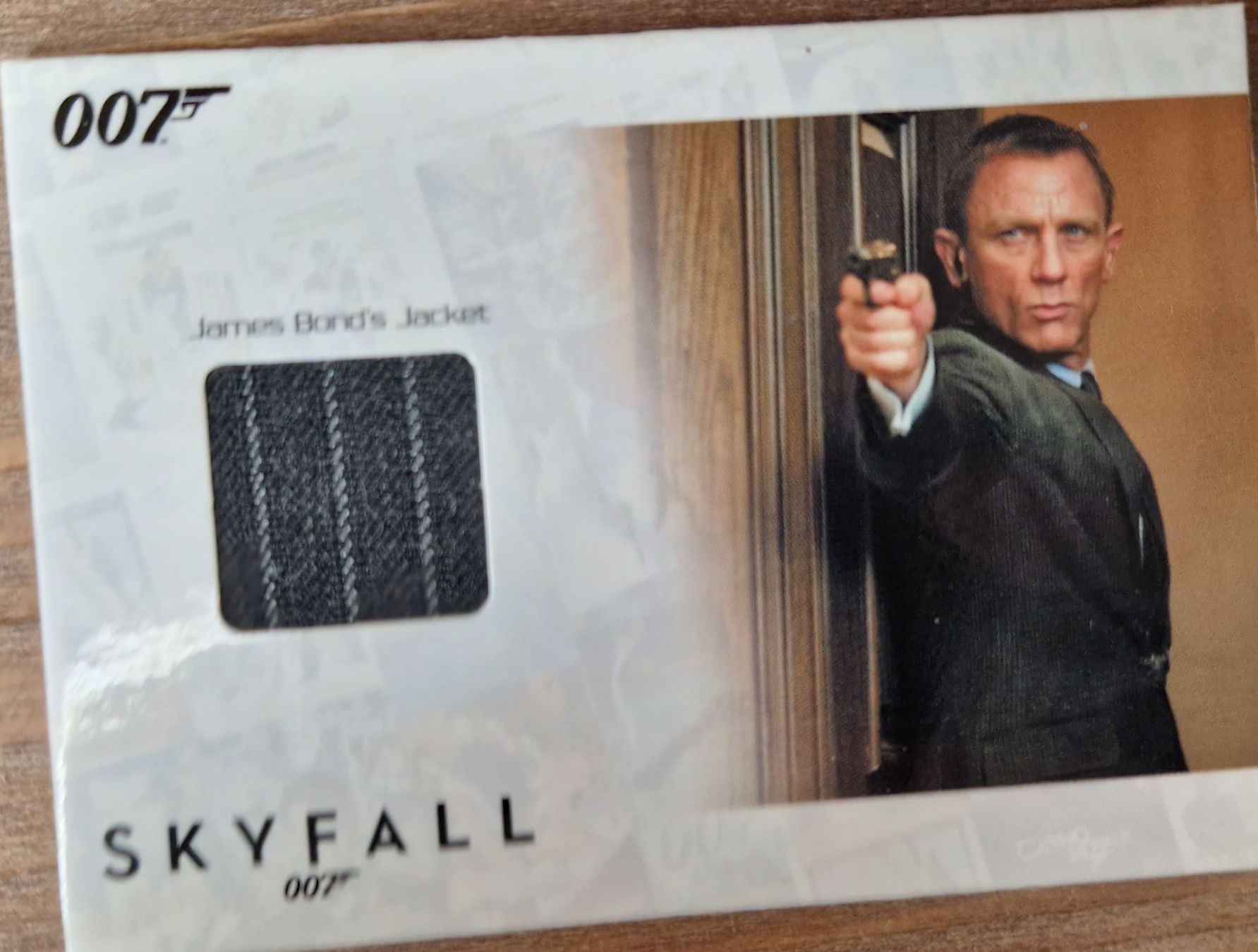 Carte collezionabili: Carte James Bond Skyfall - Authentique Morceau de Veste – Usato da Sembrancher venduto da did_mkx2
