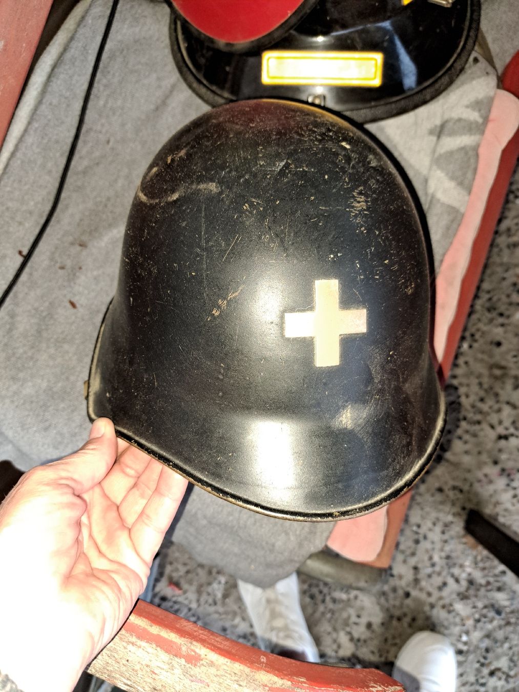 Uniformi & Effetti personali: Helm antik – Usato da Kölliken venduto da Upcycling-by-Mc-TAM