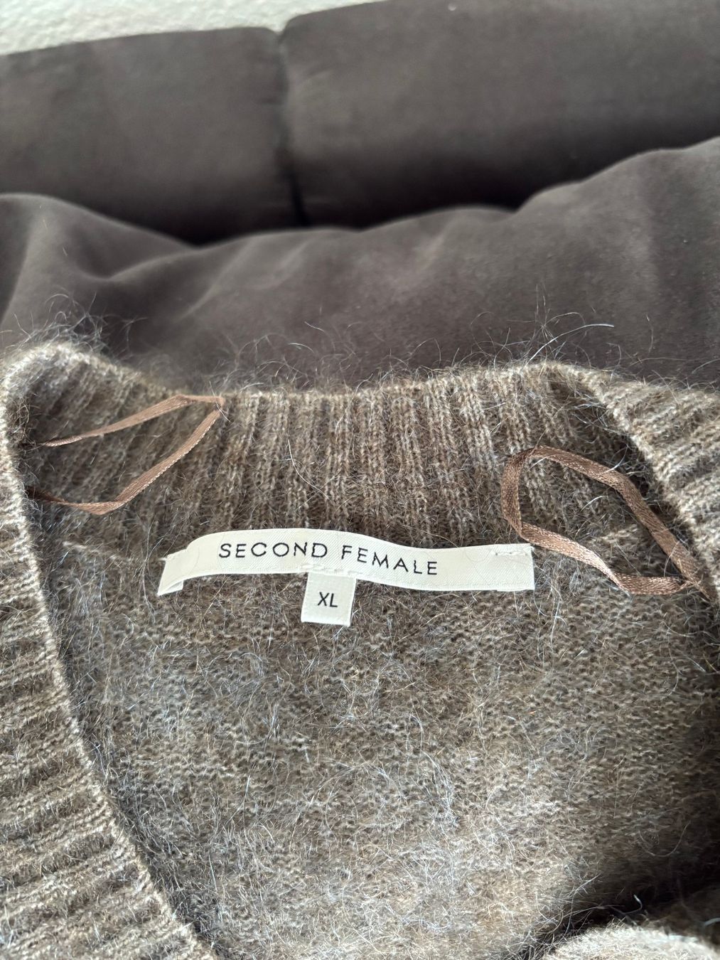 Pulls & Sweat-shirts: SECOND FEMALE Pullover neuwertig – Neuf (Voir description) à Merishausen par yourdream 4