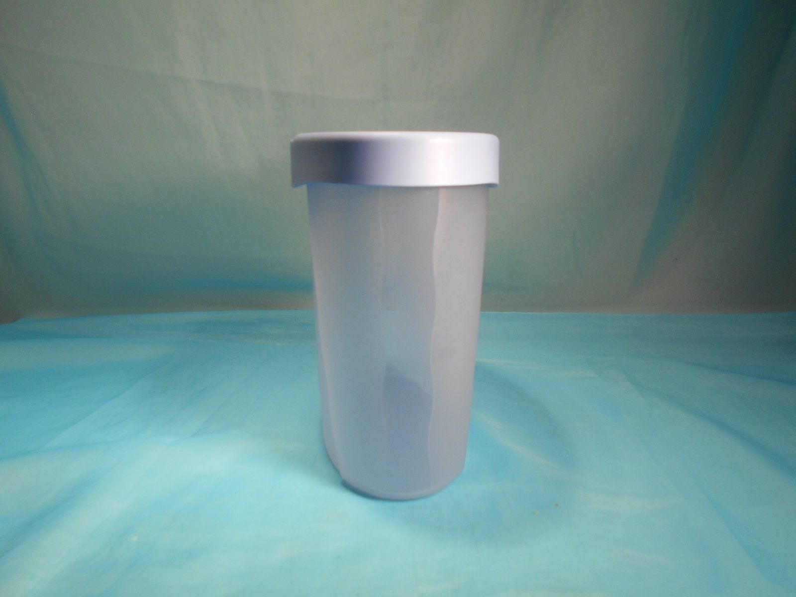 Tupperware Contenitori & Simili: Tupperware Vorratsbehälter, Deckel hellblau, 1.9L – Usato da Bellach venduto da JingleCherry 1