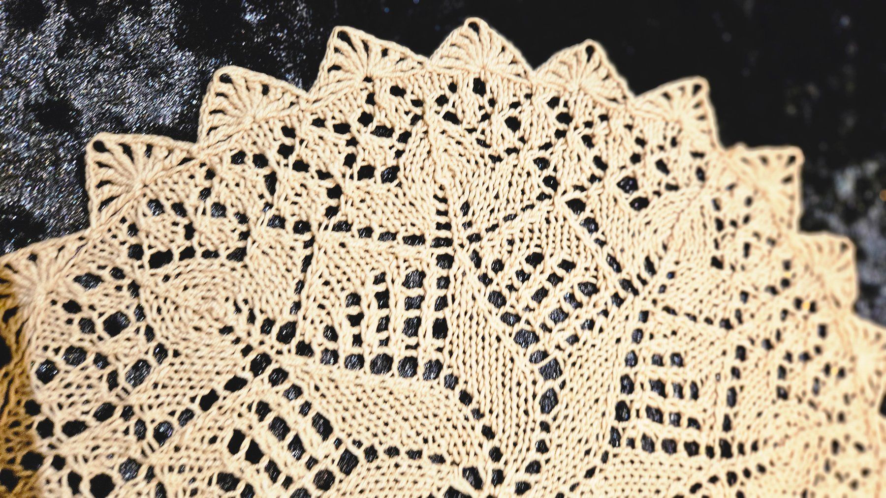 Sottobicchieri: Handgemachtes Deckeli Spitzendeckeli, d.beige, neuwertig – Usato da Gossau ZH venduto da Goes05 3