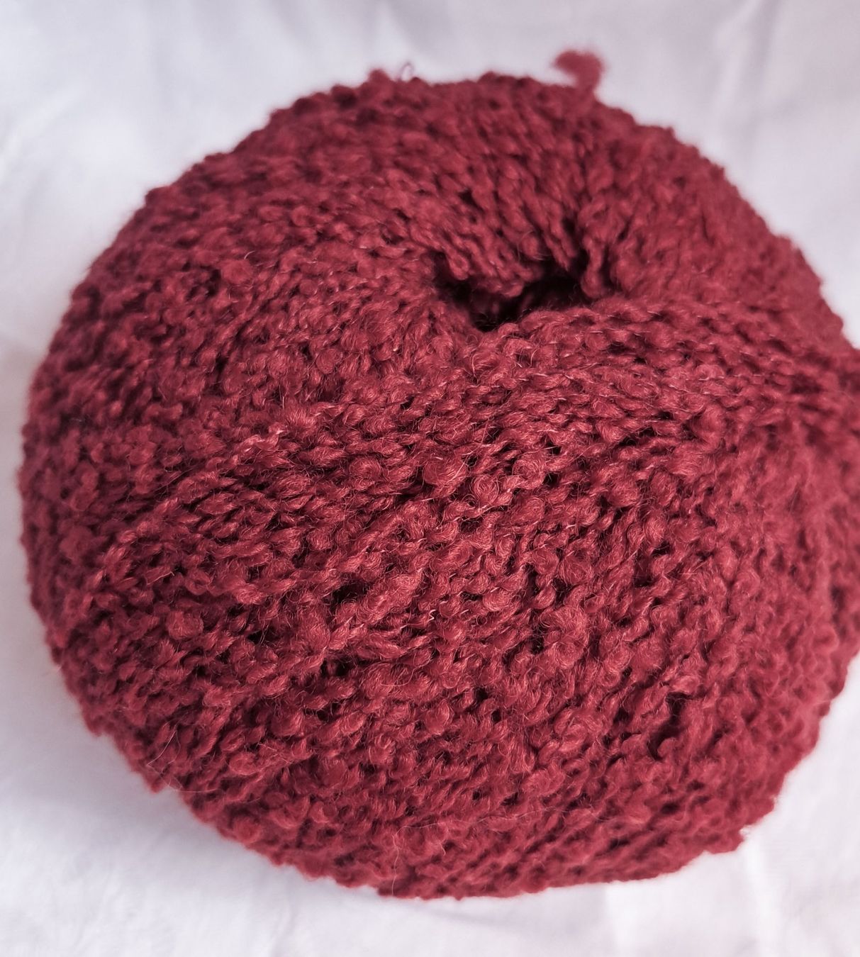 Lana: 50g weiche Merinowolle, Karminrot – Nuovo e nell'imballaggio originale da Basel venduto da Sweet-Yarns01