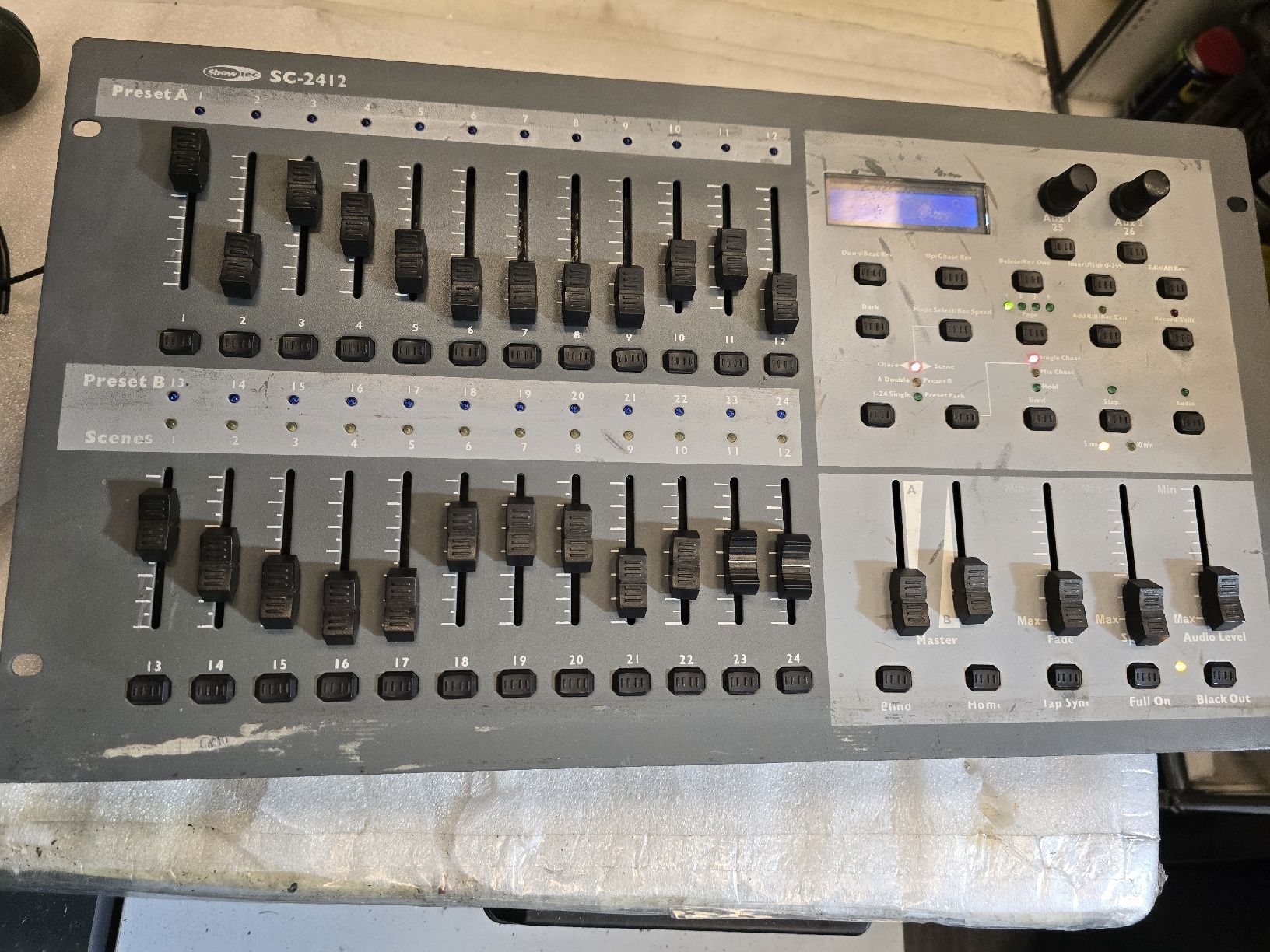 Showtec Illuminazione & Effetti luce: Showtec SC-2412 DMX Lighting Controller + Power Supply – Usato da Zürich venduto da Roy-Events-Zurich