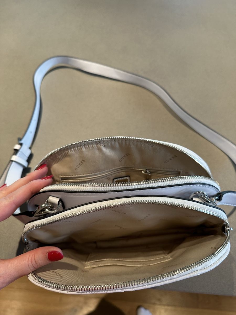 Guess Borse da donna: Guess Tasche – Usato da Mauren venduto da fammeiersele 1