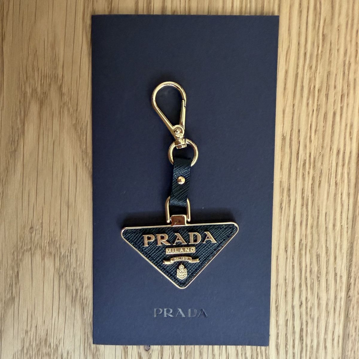 Prada Portachiavi: Prada Schlüsselanhänger Saffiano Nero – Usato da Cham venduto da nad_z2js 1